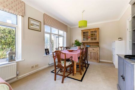 Detached house in desirable Village location with countryside views - Photo 3