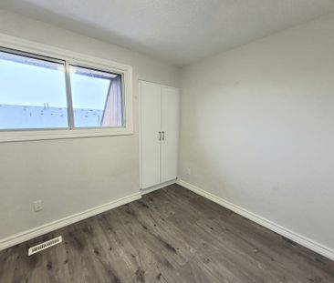 For Lease - 477 Dean Avenue Unit# 40, Oshawa, Ontario - Photo 3