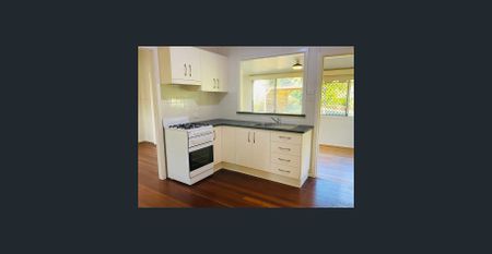 3 Bedroom Home - Enclosed yard - Photo 3