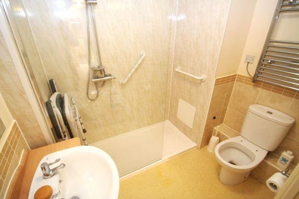 2 bedroom retirement property to rent - Photo 1