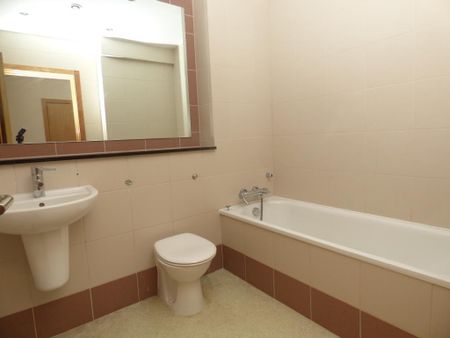 2 Bed Flat, East Float Quay, CH41 - Photo 4