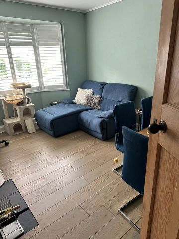 Room in a Shared Flat, Godley Road, SW18 - Photo 3