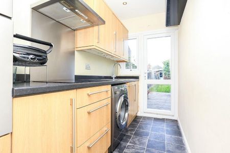 3 bedroom terraced house to rent - Photo 4