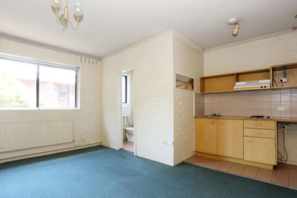 Low Maintenance and Secure Studio in Prime St Kilda Location - Photo 1