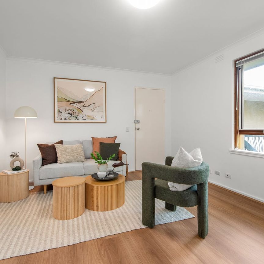 STYLISH, BRIGHT & CONTEMPORARY BAYSIDE LIVING - Photo 1