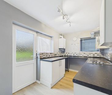 2 bedroom semi-detached house to rent - Photo 6