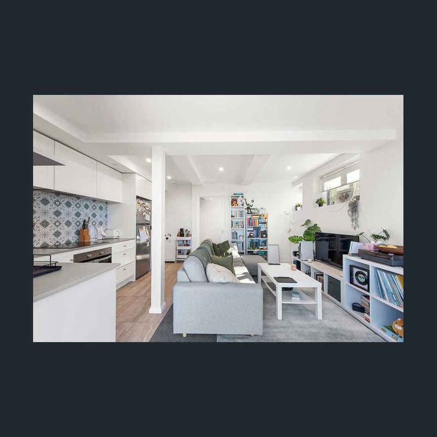 Plus a Study ! - Hidden Gem in Beacon Hill with Ocean Views - Photo 1