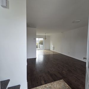 Grand Logement 2 étages Avec Cours Privé - Photo 2
