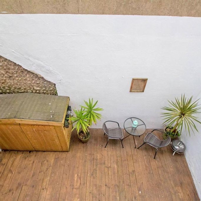 2 bedroom maisonette to rent - Photo 1