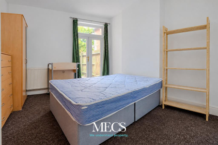 4 bedroom terraced house to rent - Photo 5