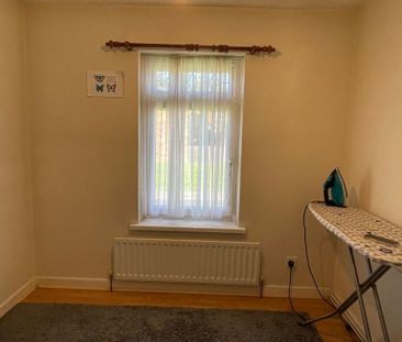 3 bedroom end of terrace house to rent - Photo 2
