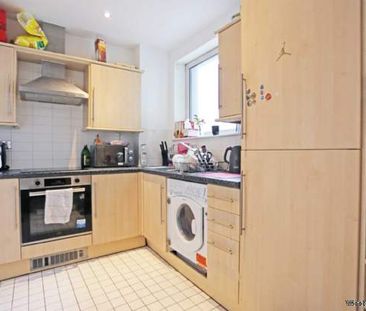 2 bedroom property to rent in Romford - Photo 6