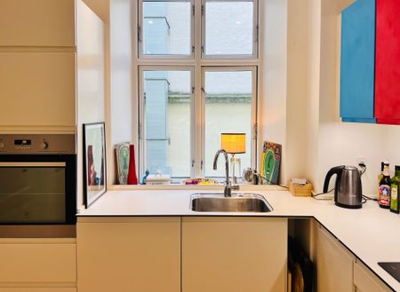 Kun til expats - lækker møbleret lejlighed med direkte udsigt til søerne - Foto 4