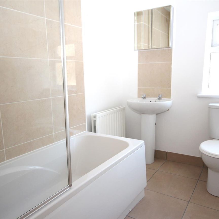 4 bedroom Semi-Detached House to let - Photo 1