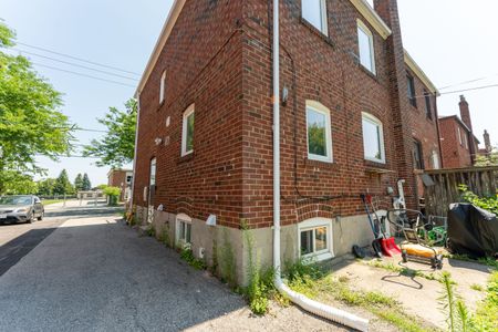 For Lease - 468 Midland Avenue Unit# Lower, Toronto, Ontario - Photo 2