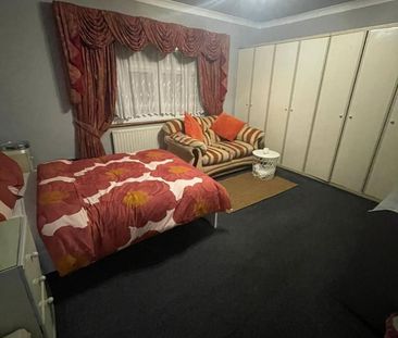 Room in a Shared House, The Drive, IG1 - Photo 5