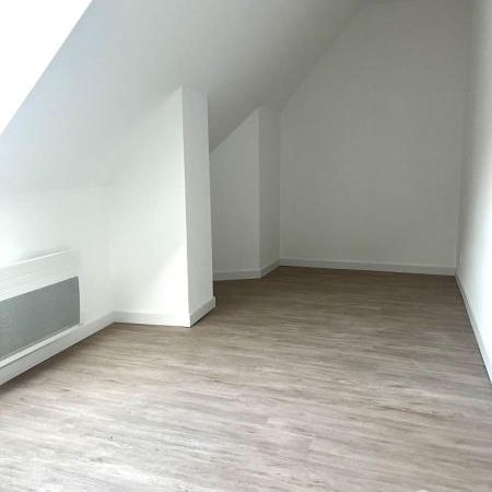 Appartement T2 rénové de 43 m2 en duplex comprenant: Rdc: salon-séjour, cuisine aménagée équ... - Photo 1