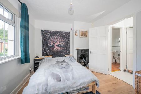 10 Gilnahirk Road, Belfast, BT5 7DG - Photo 2