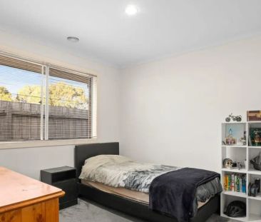 Spacious Family Home in Narre Warren South - Photo 1