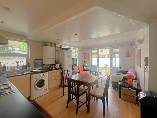 3 bedroom flat to rent - Photo 1