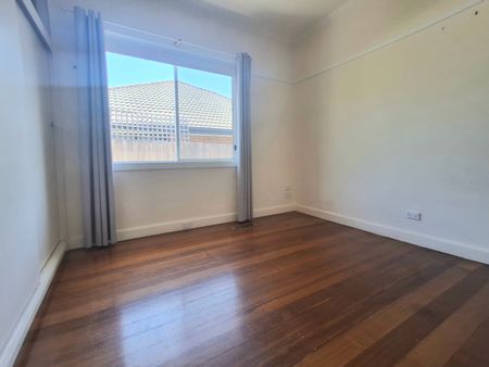 Charming Clinker Family Home - Photo 3