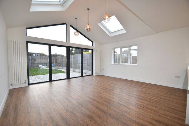 4 bedroom semi-detached house to rent - Photo 1