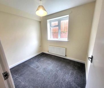 2 bedroom ground floor flat to rent - Photo 2