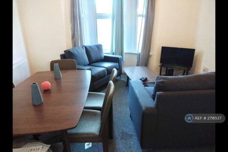 1 bedroom in a house share to rent - Photo 4