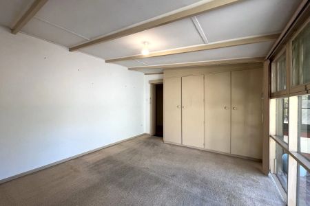 Immaculate Family Home in Prestigious Postcode - Photo 4