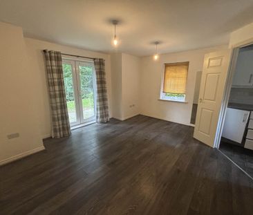Price £800 pcm - Available Now - Unfurnished - Photo 2