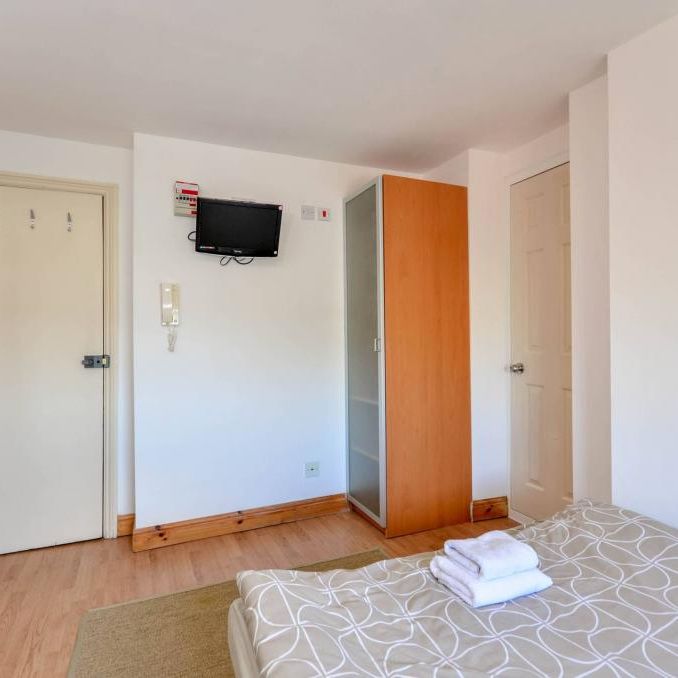 Flat 13 West Cromwell Road, Earls Court SW5 9QL - Photo 1