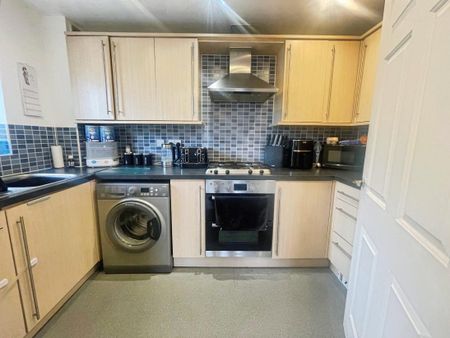 Frobisher Gardens, Chafford Hundred, Grays, RM16 - Photo 5