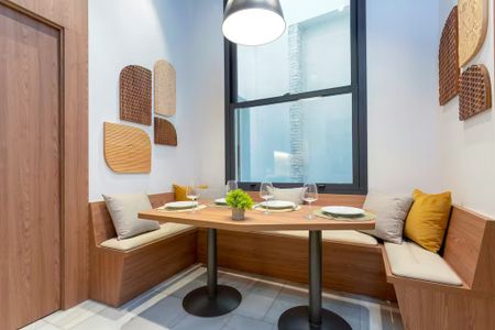 Calle San Vicente, Sevilla, Andalusia 41002 - Photo 2