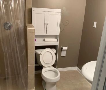 Detached Home For Lease | X8440516 - Photo 5