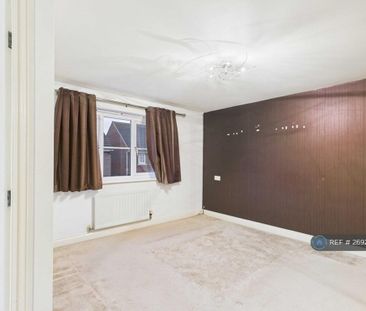 4 bedroom detached house to rent - Photo 2