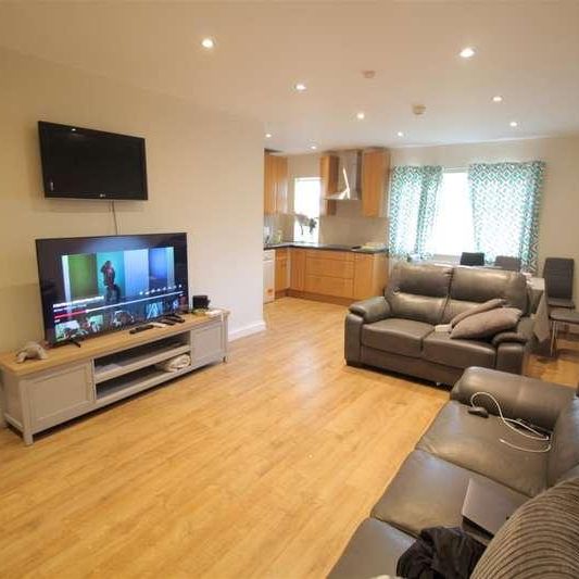 Queens Way, London, NW4 - Photo 1