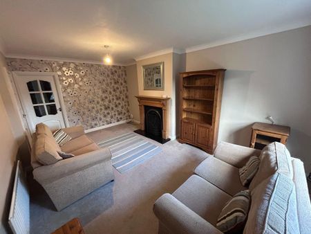 4 bedroom detached house to rent - Photo 2