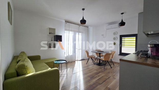 Studio mobilat Coresi cu parcare si terasa 30 mp - Fotografie 1