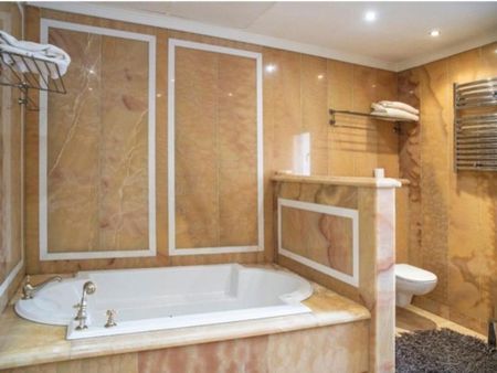 Luxury Flat for rent in Marbella, Andalusia - Photo 5