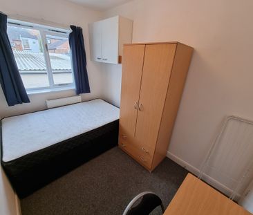 7 Bed Student Accommodation - Photo 5