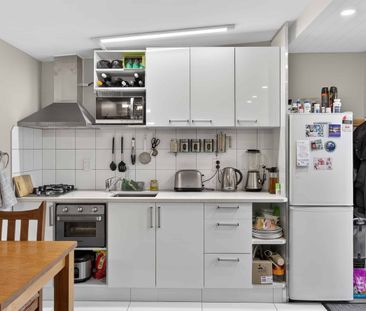 Modern 1-Bedroom Standalone Home - Prime New Brighton Location - Photo 3