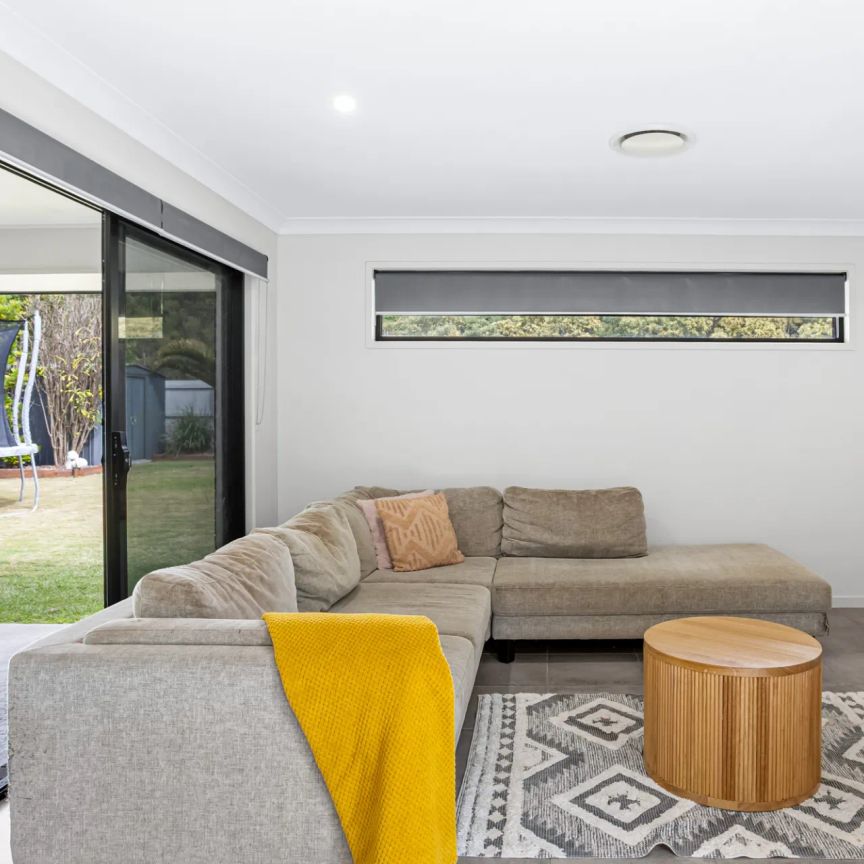 Spacious Family Home with Multiple Living Areas, Ducted Air & Garden Maintenance Included. Contact Julie Sykes 0438 050 110 - Photo 1