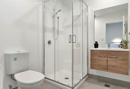 MANGERE BRIDGE, 3 BEDROOMS - Photo 2