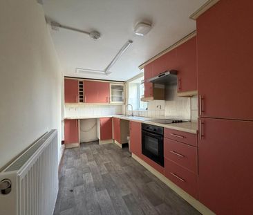 4 bedroom semi-detached house to rent - Photo 3