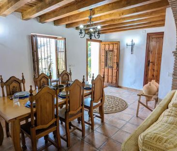 5-bedroom apartment for rent in Malaga, bills included. - Photo 1