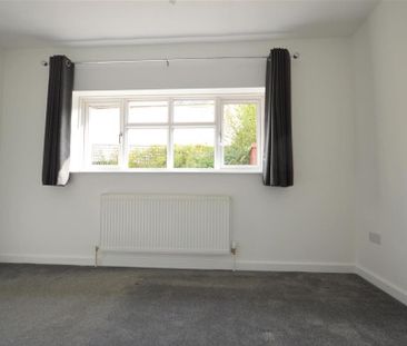 3 bedroom detached bungalow to rent - Photo 4