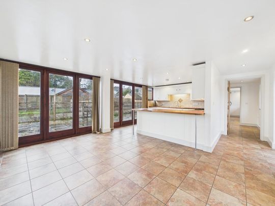 4 bedroom barn conversion to rent - Photo 1