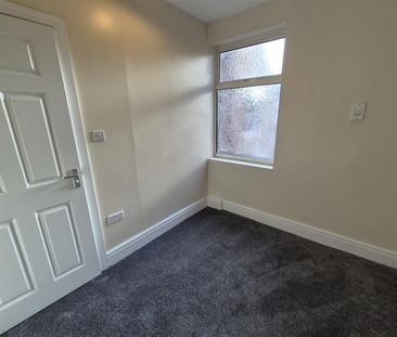 3 Bed House - Terraced - Photo 6