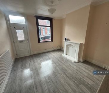 3 bedroom end of terrace house to rent - Photo 2