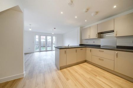 3 bedroom semi-detached house to rent - Photo 5